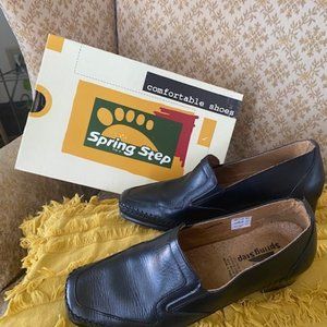 Spring Step Flats, black, size 6, like new
